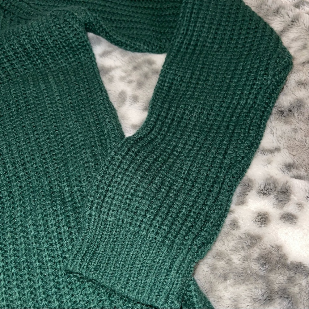 Questions? Green Sweater - Picture 3 of 9